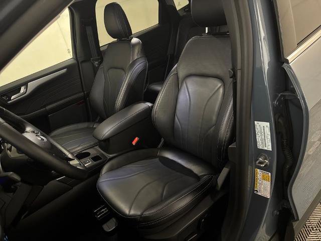 Certified 2025 Ford Escape SE w/ PHEV Premium Package image 17