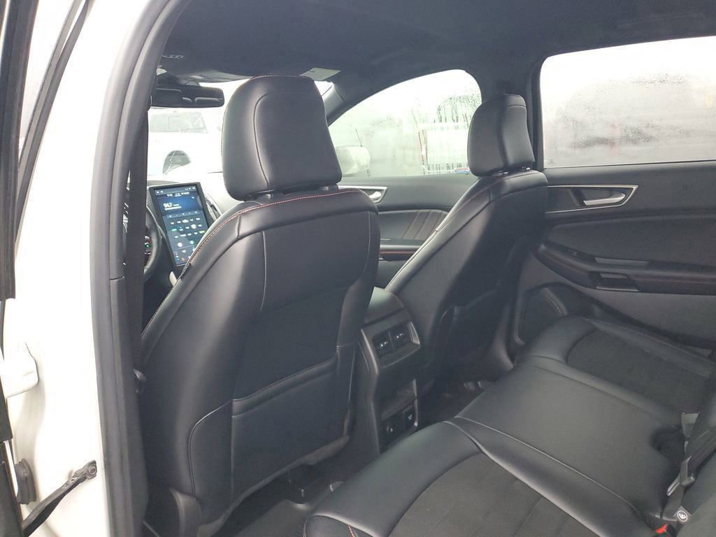Certified 2023 Ford Edge ST-Line w/ Class II Trailer Tow Package image 9
