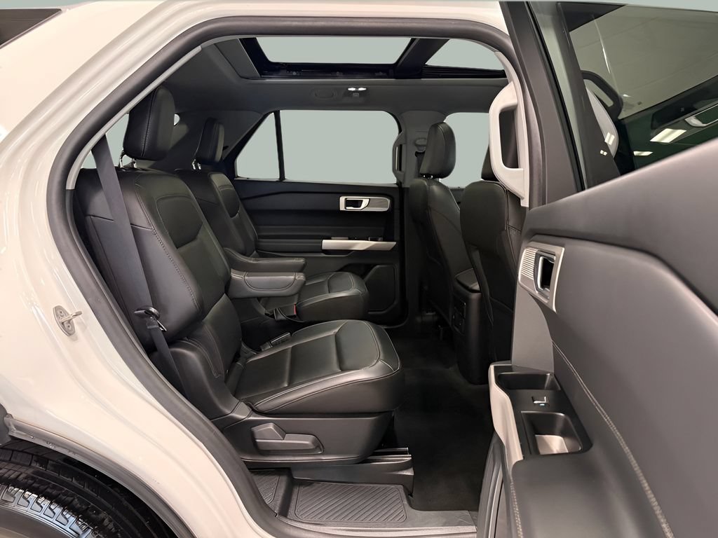 Certified 2024 Ford Explorer XLT w/ Equipment Group 202A AWD/4WD image 29