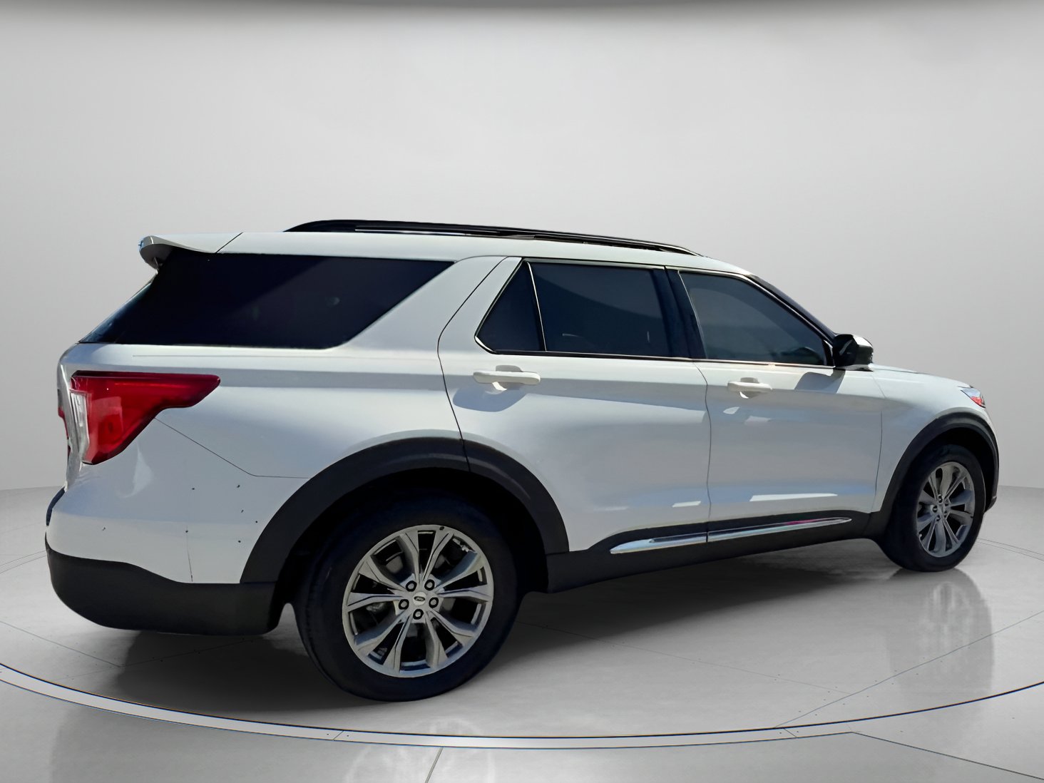 Certified 2022 Ford Explorer XLT w/ Equipment Group 202A image 28