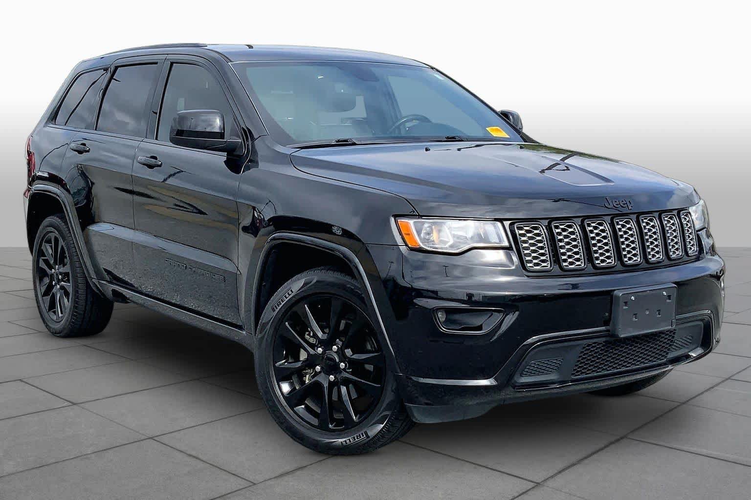 Used 2018 Jeep Grand Cherokee Altitude AWD/4WD image 3