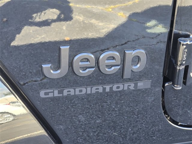 Used 2025 Jeep Gladiator Sport image 21