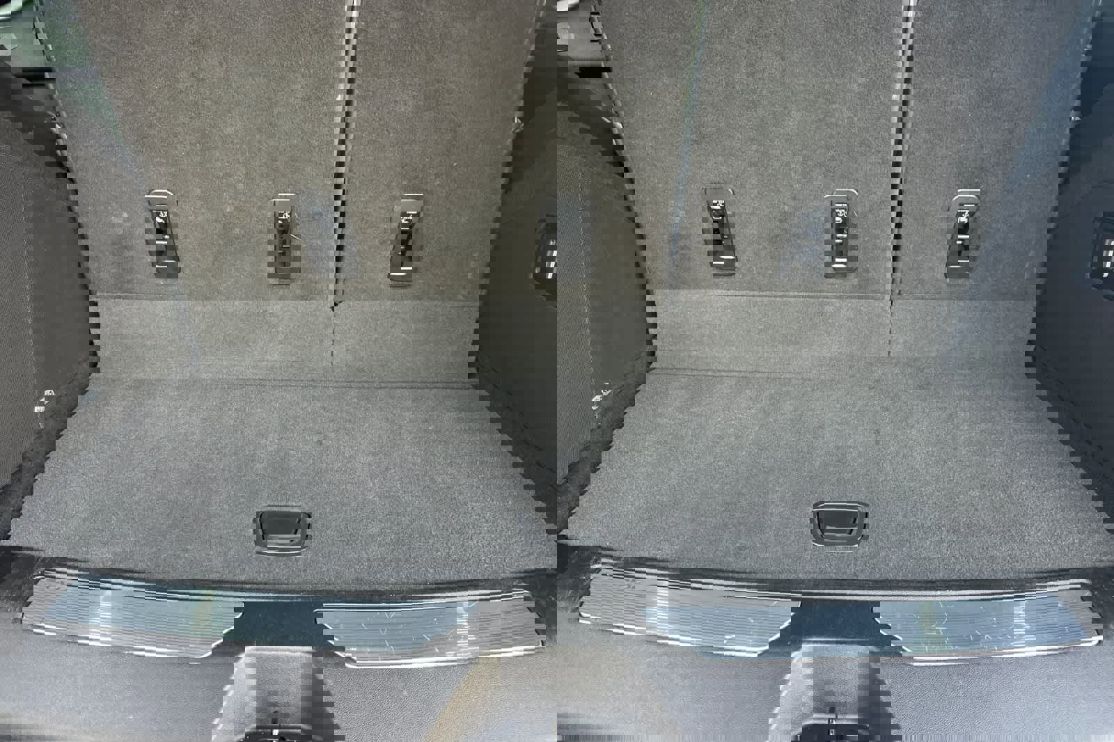 Used 2022 Cadillac Escalade Sport Platinum image 17