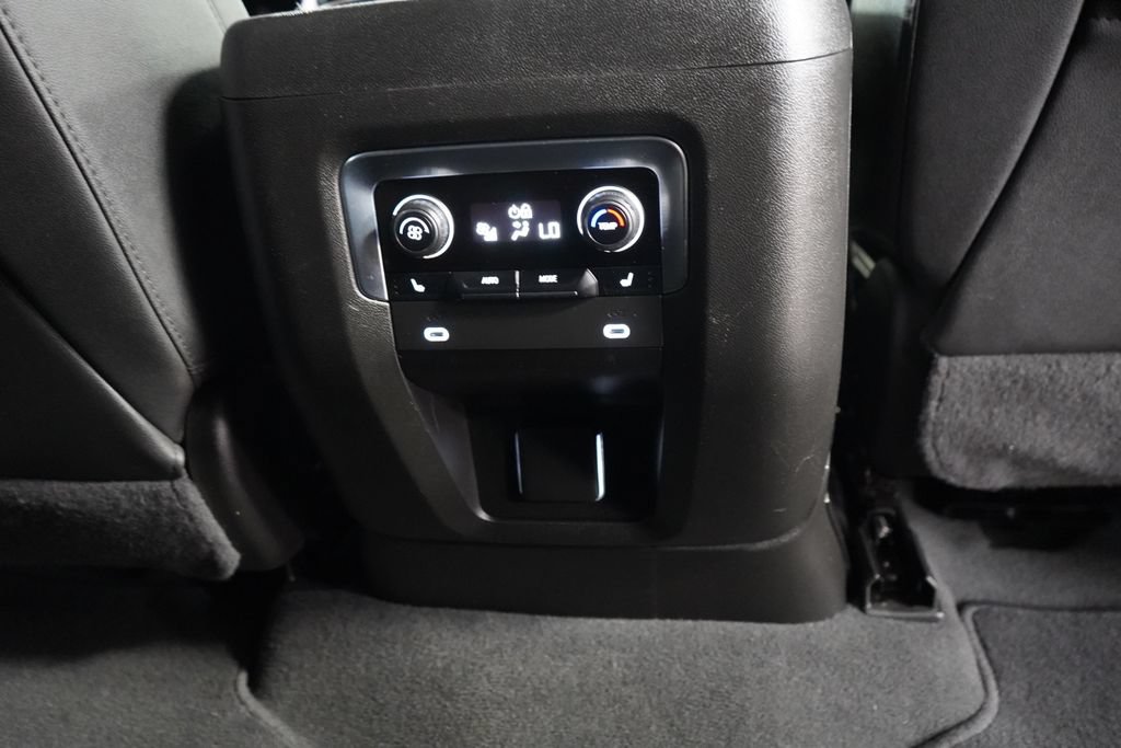 Used 2022 Chevrolet Tahoe LT w/ Luxury Package AWD/4WD image 22