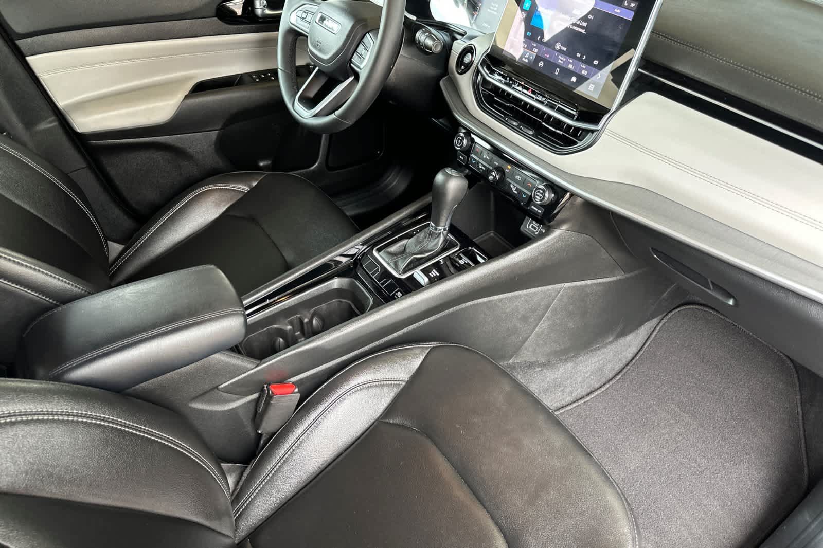 Used 2025 Jeep Compass Limited AWD/4WD image 16