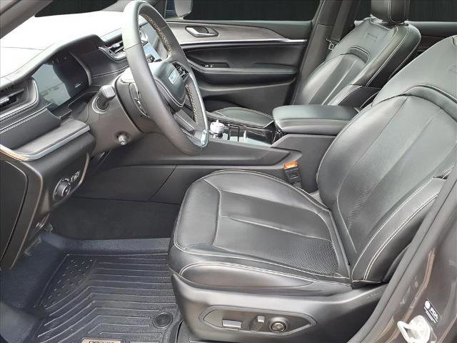 Used 2023 Jeep Grand Cherokee Overland image 17