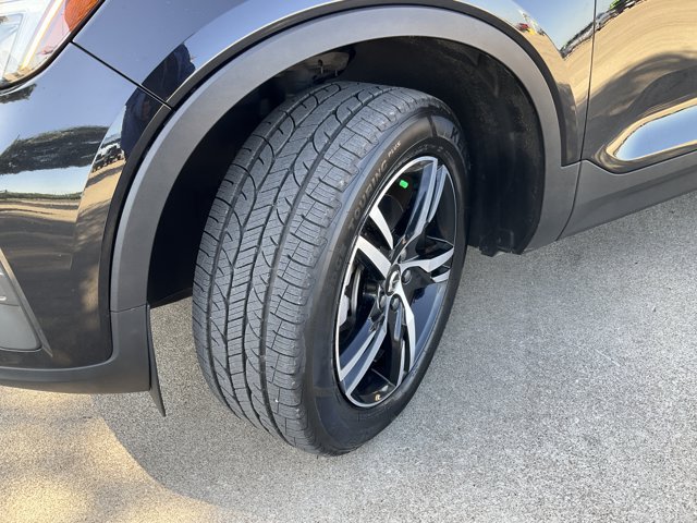 Used 2024 Volvo XC40 B5 Core AWD/4WD image 25