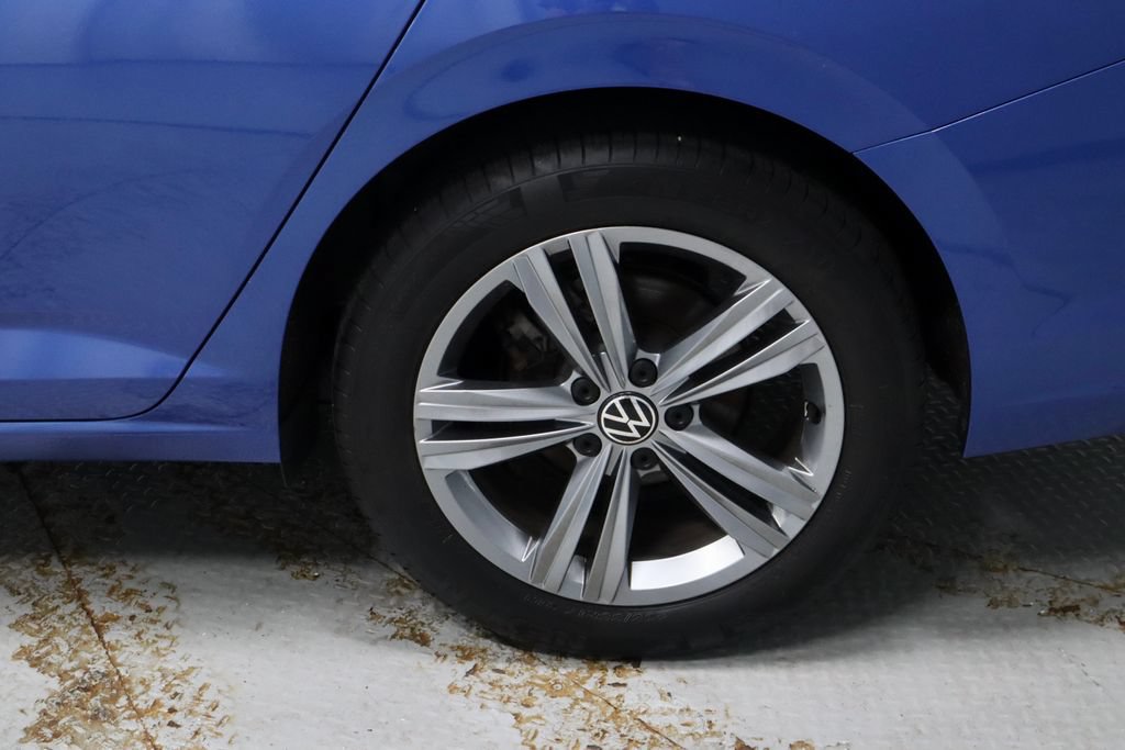 Used 2024 Volkswagen Jetta SE FWD image 13