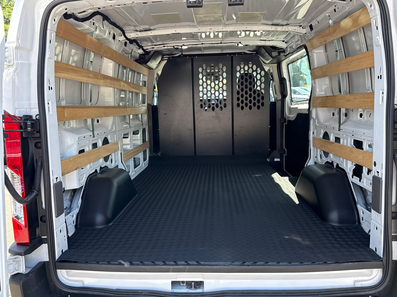 Certified 2025 Ford Transit 250 Low Roof w/ Exterior Upgrade Package RWD image 22