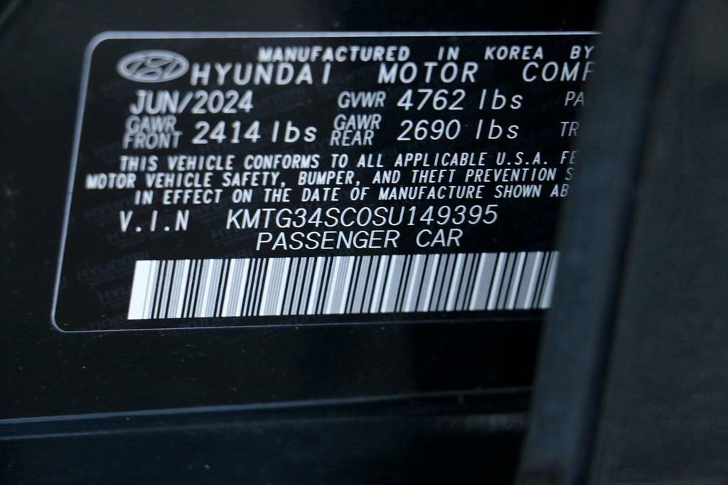 Used 2025 Genesis G70 2.5T image 33