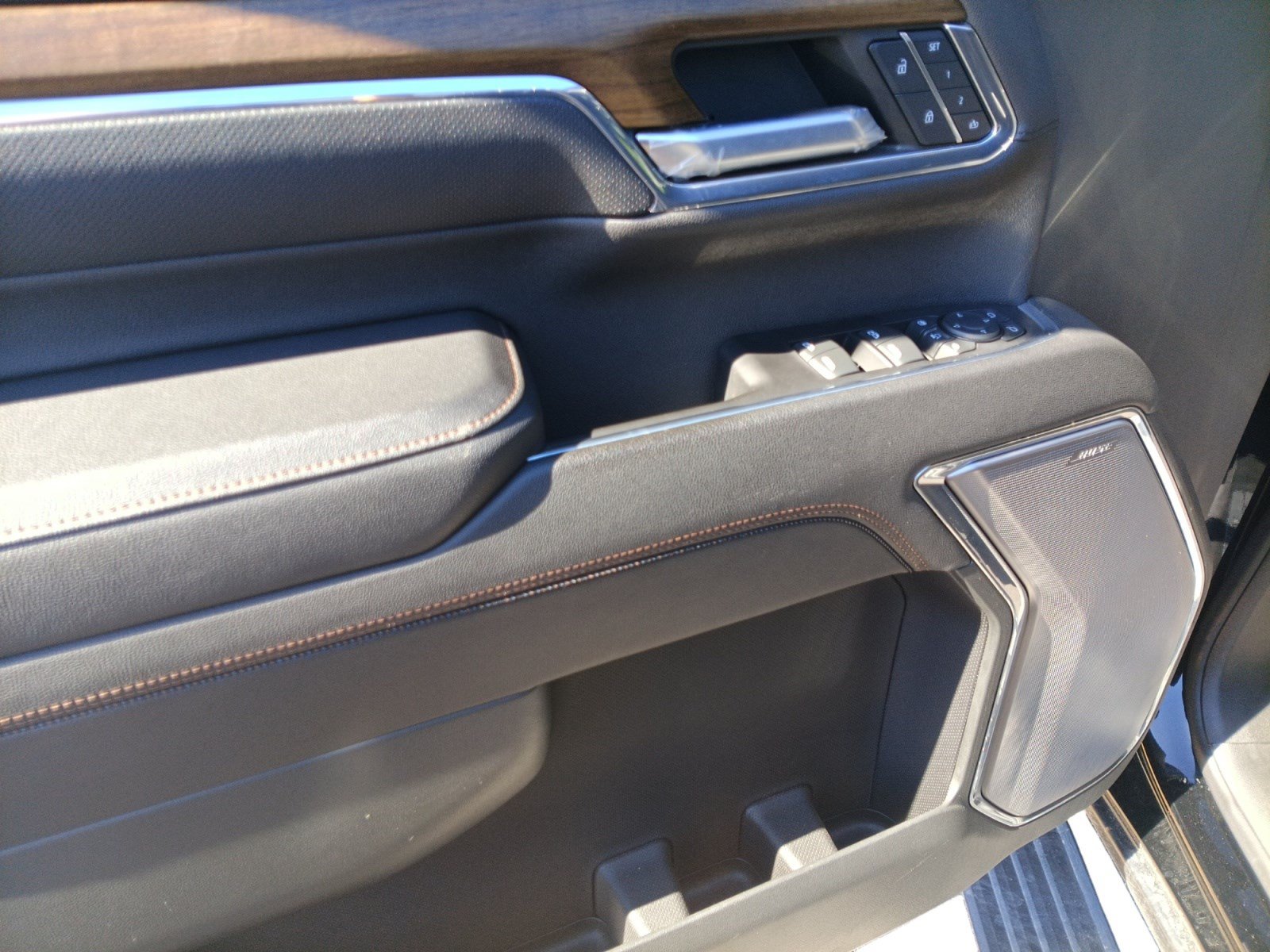 Used 2024 Chevrolet Silverado 3500 High Country w/ High Country Premium Package AWD/4WD image 8