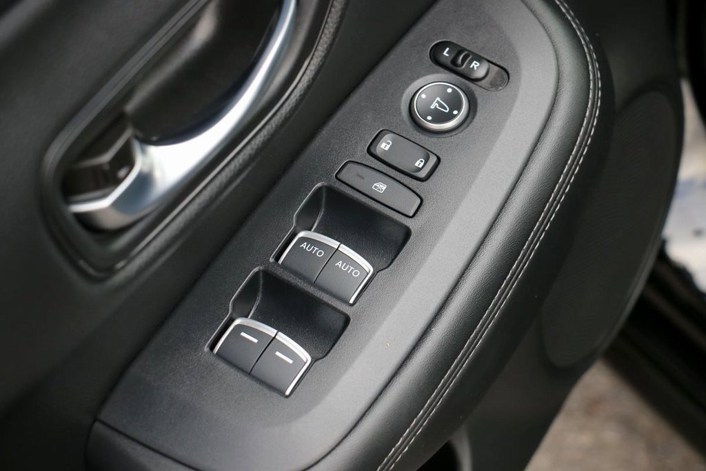 Used 2025 Honda HR-V EX-L image 15