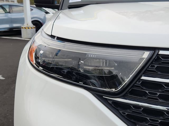 Certified 2022 Ford Explorer XLT w/ Equipment Group 202A image 10