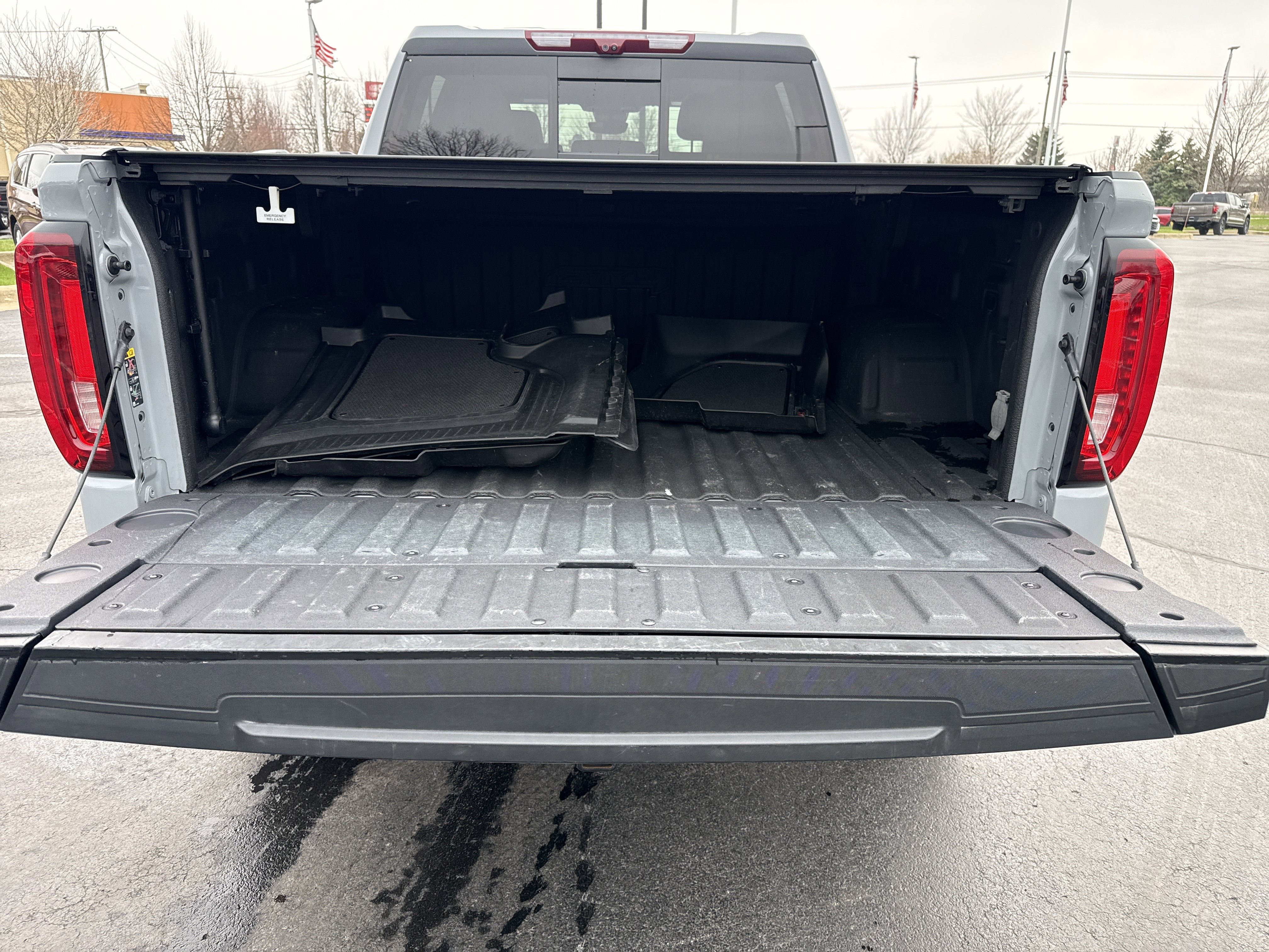 Used 2024 GMC Sierra 1500 AT4 w/ Technology Package AWD/4WD image 9