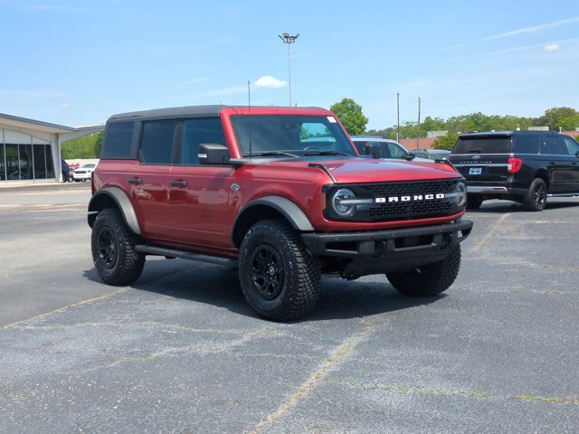 Certified 2022 Ford Bronco Wildtrak AWD/4WD image 2