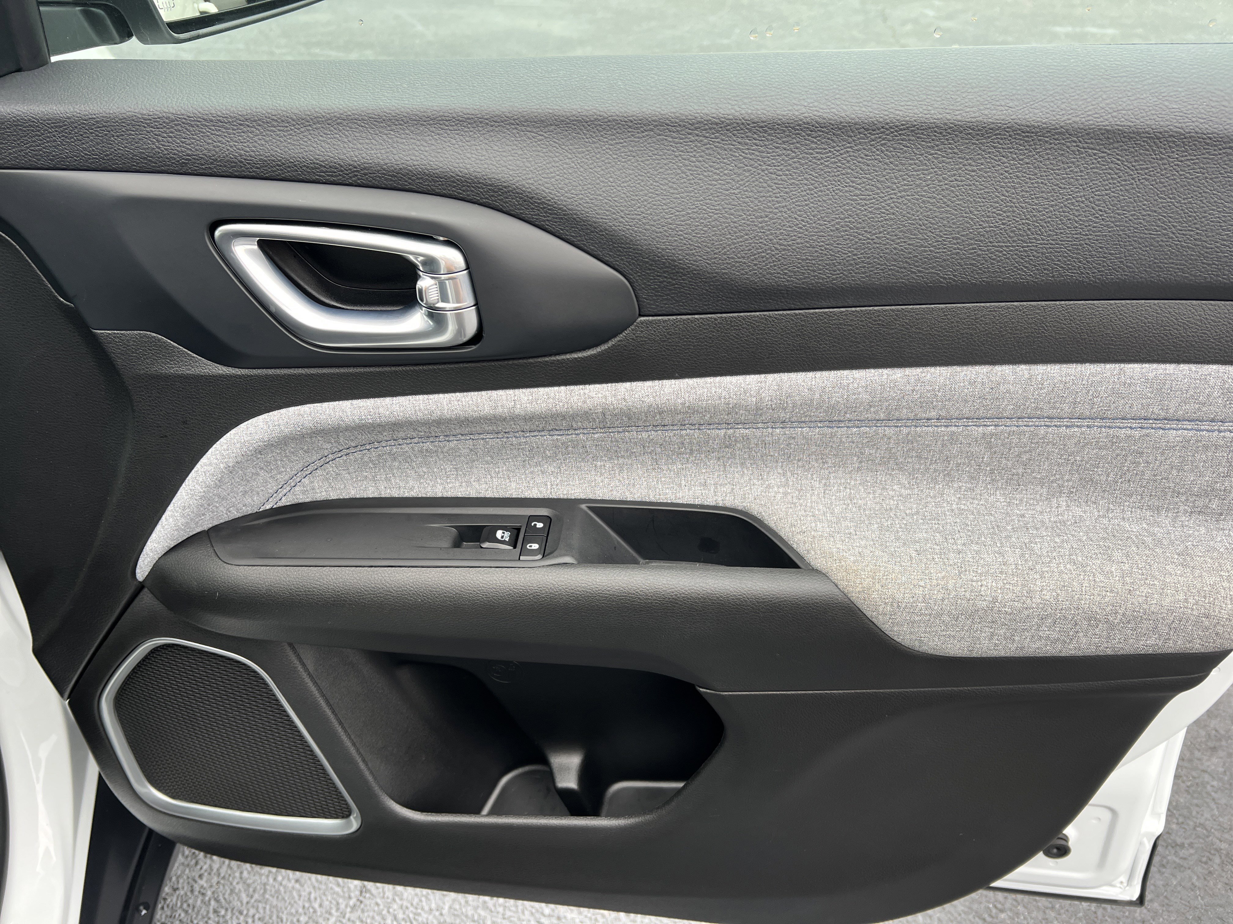 Used 2024 Jeep Compass Latitude image 14