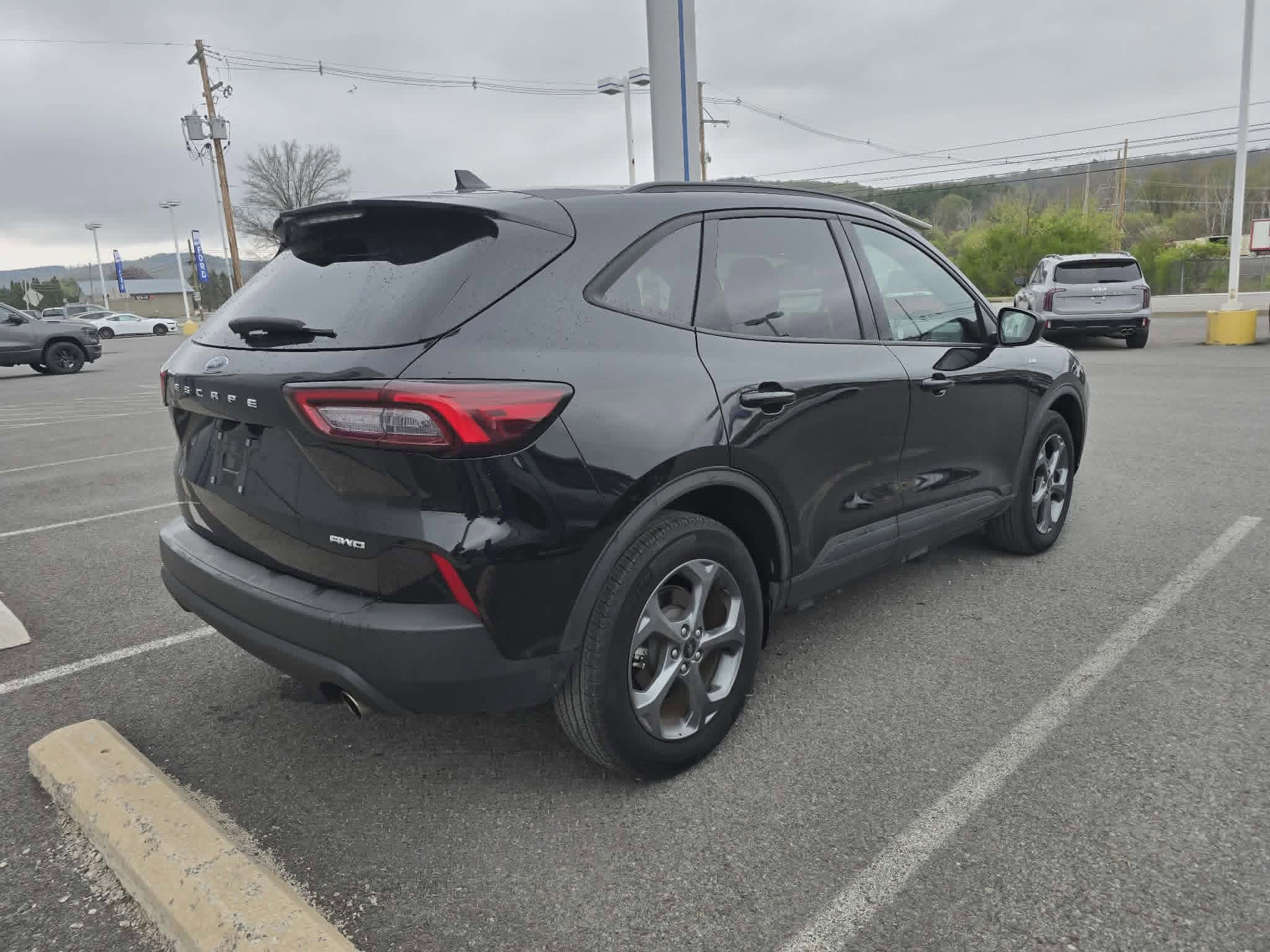 Certified 2025 Ford Escape ST-Line AWD/4WD image 3