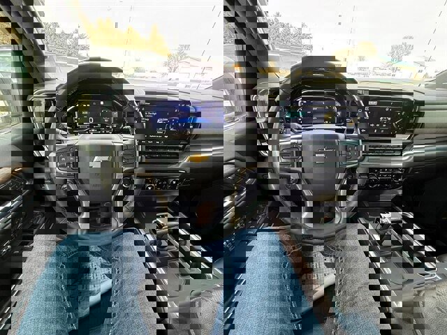 Used 2023 Chevrolet Silverado 1500 High Country w/ High Country Premium Package image 11