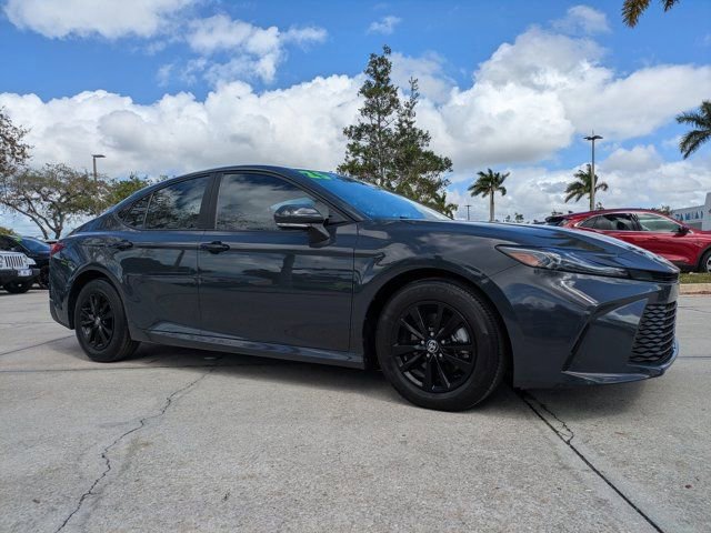 Used 2025 Toyota Camry LE image 7