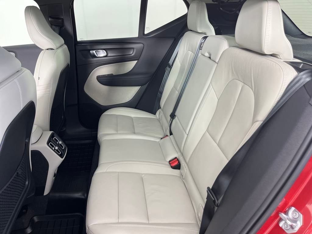 Used 2022 Volvo XC40 T5 Inscription image 13
