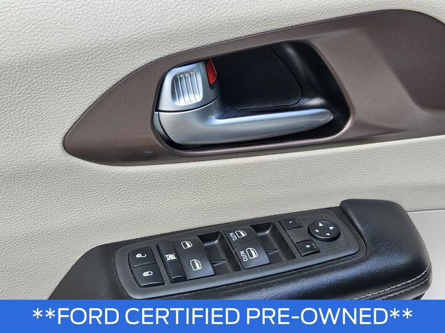 Used 2022 Chrysler Voyager LX FWD image 16