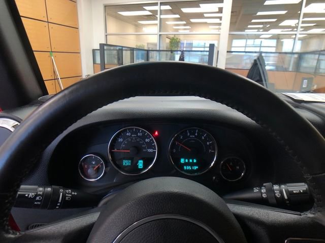 Used 2017 Jeep Wrangler Unlimited Sahara w/ Connectivity Group image 14