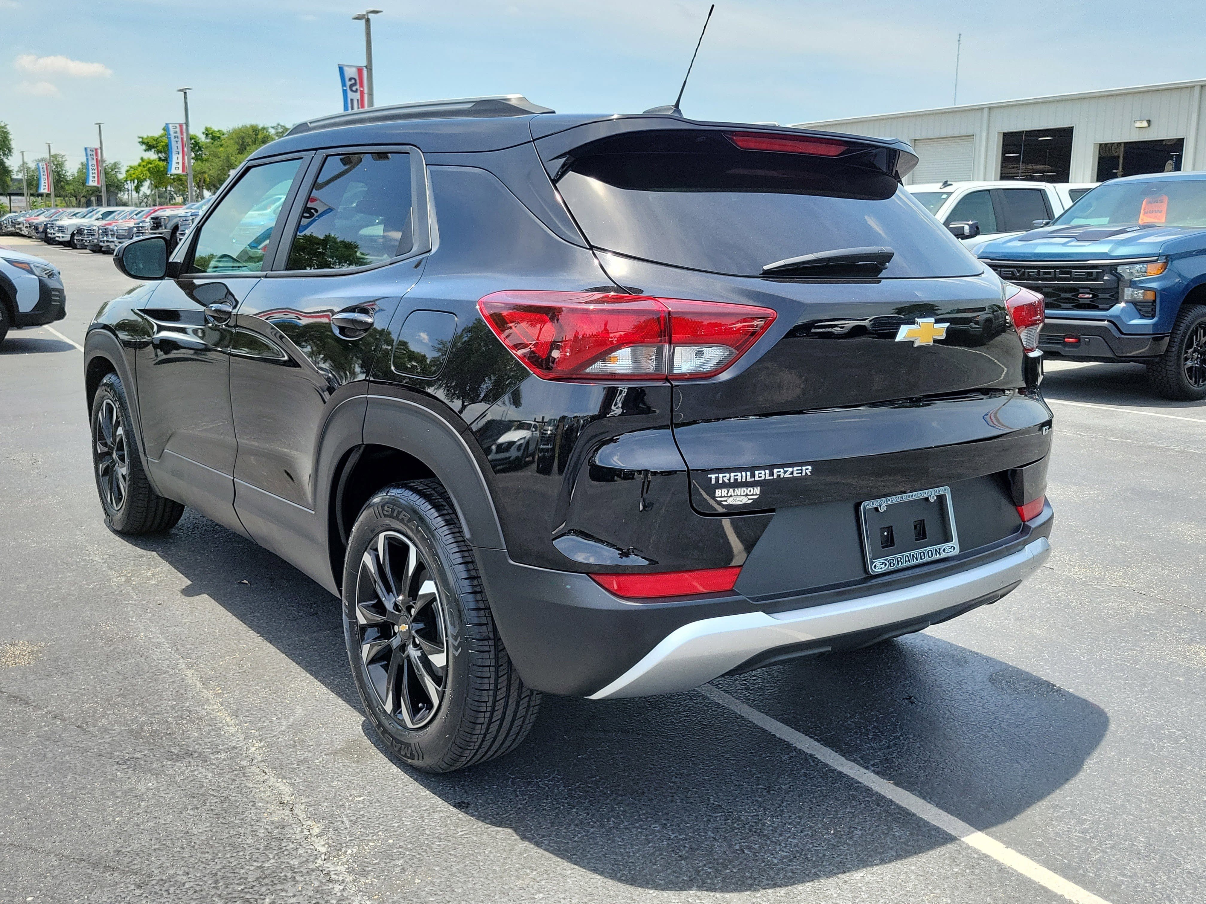 Used 2023 Chevrolet TrailBlazer LT FWD image 8