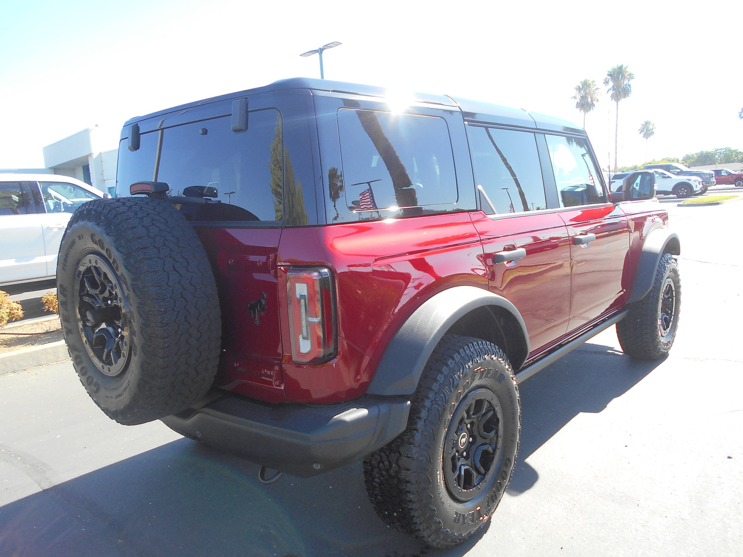Certified 2025 Ford Bronco Badlands AWD/4WD image 3