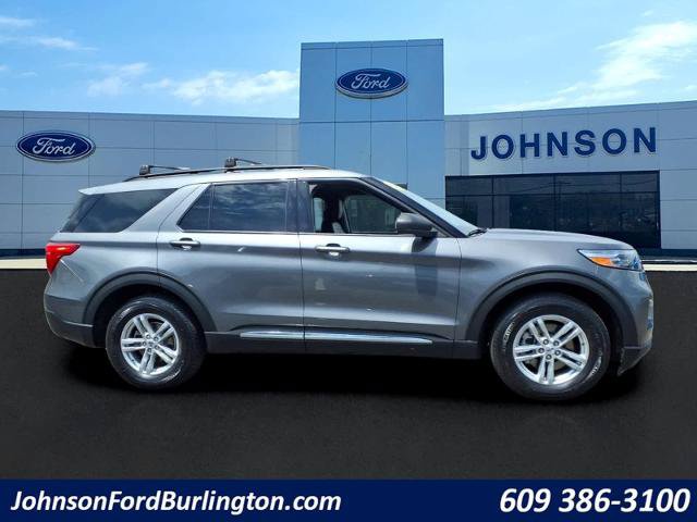Certified 2022 Ford Explorer XLT w/ Equipment Group 202A AWD/4WD image 2
