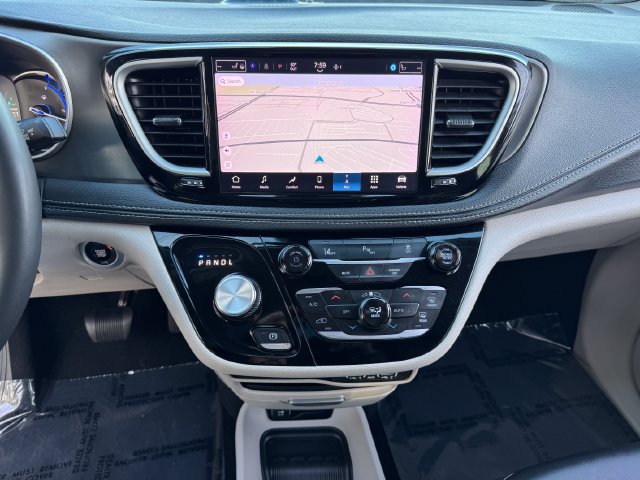 Used 2024 Chrysler Pacifica Limited FWD image 26