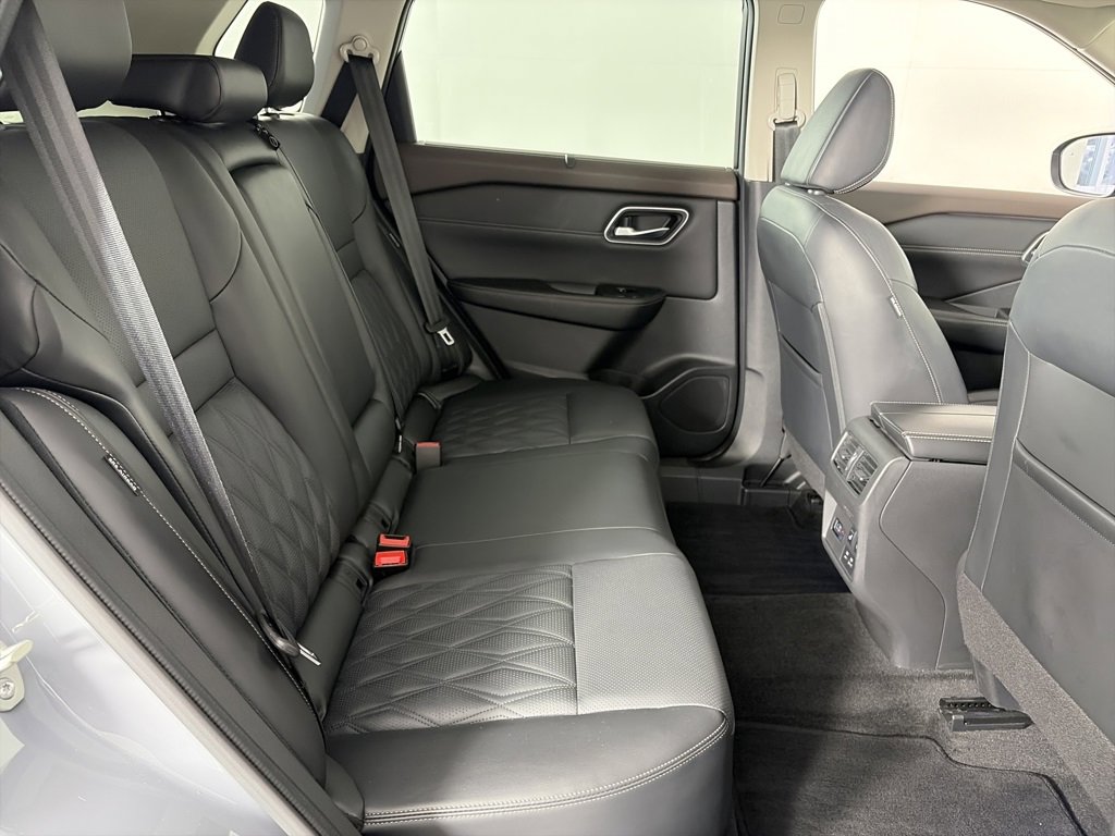 Used 2022 Nissan Rogue Platinum w/ Head-Up Display Package image 28