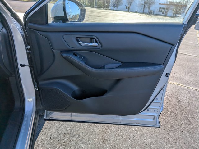 Used 2024 Nissan Rogue SV image 33