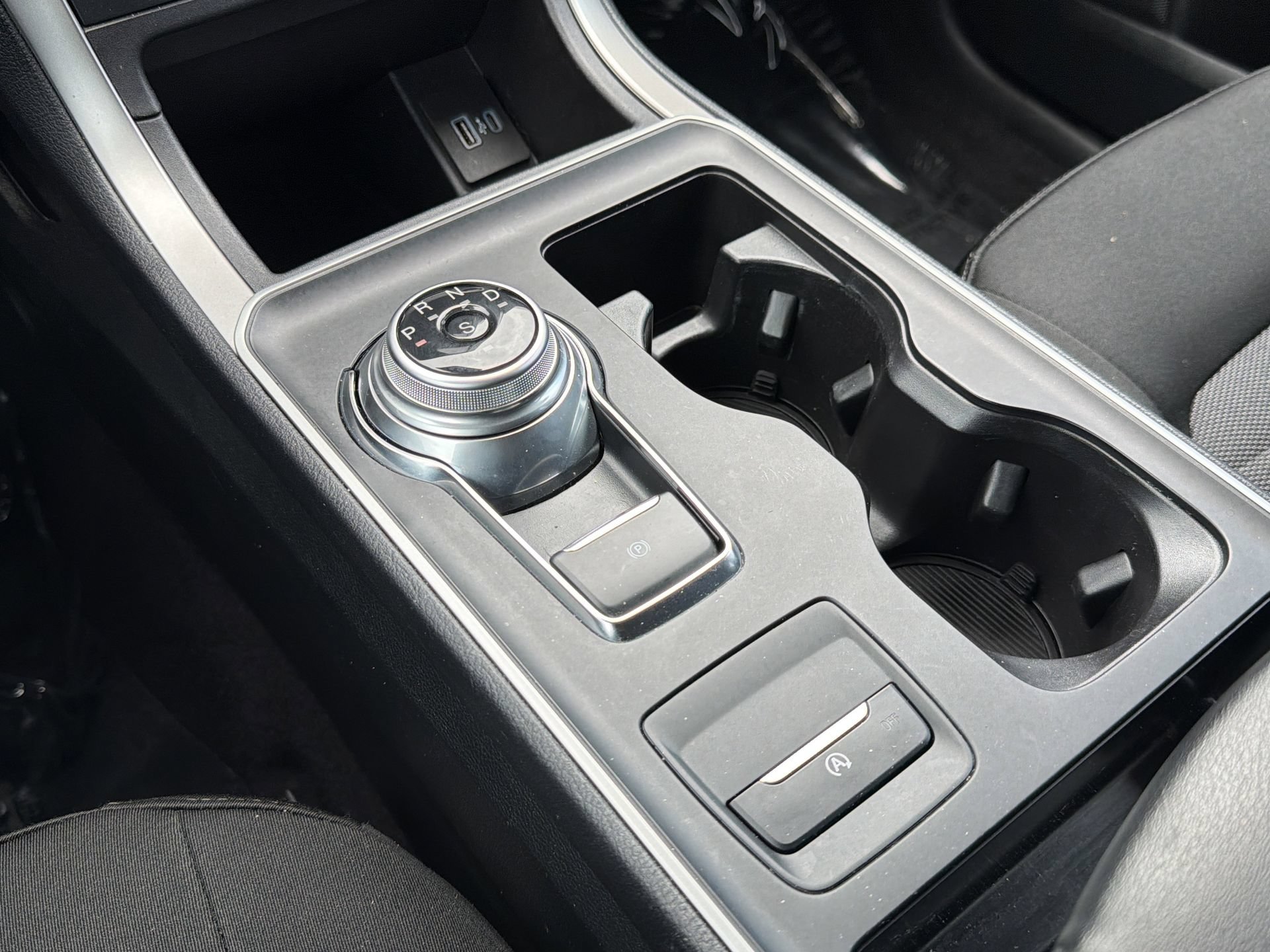 Certified 2023 Ford Edge SE w/ Black Appearance Package AWD/4WD image 9