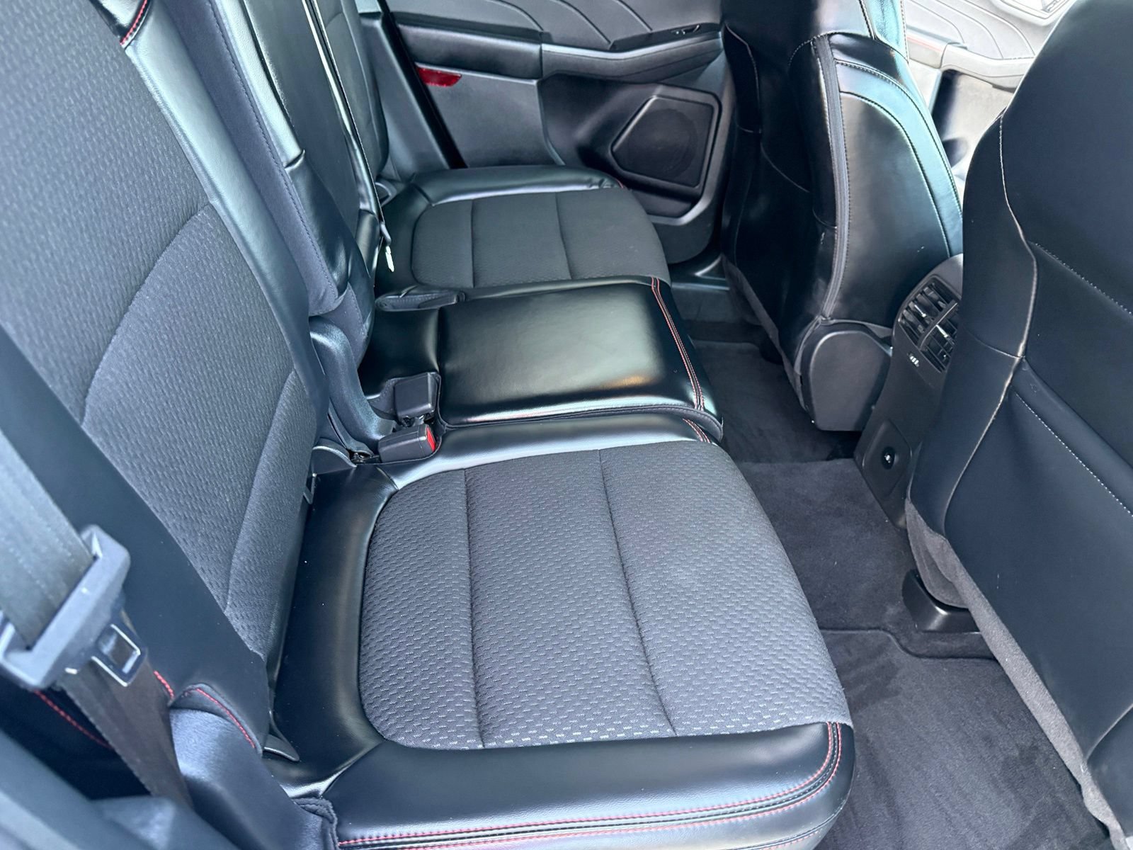 Certified 2025 Ford Escape ST-Line Select AWD/4WD image 19