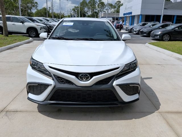 Used 2022 Toyota Camry SE FWD image 6