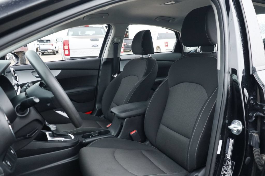 Used 2024 Kia Forte LXS FWD image 5