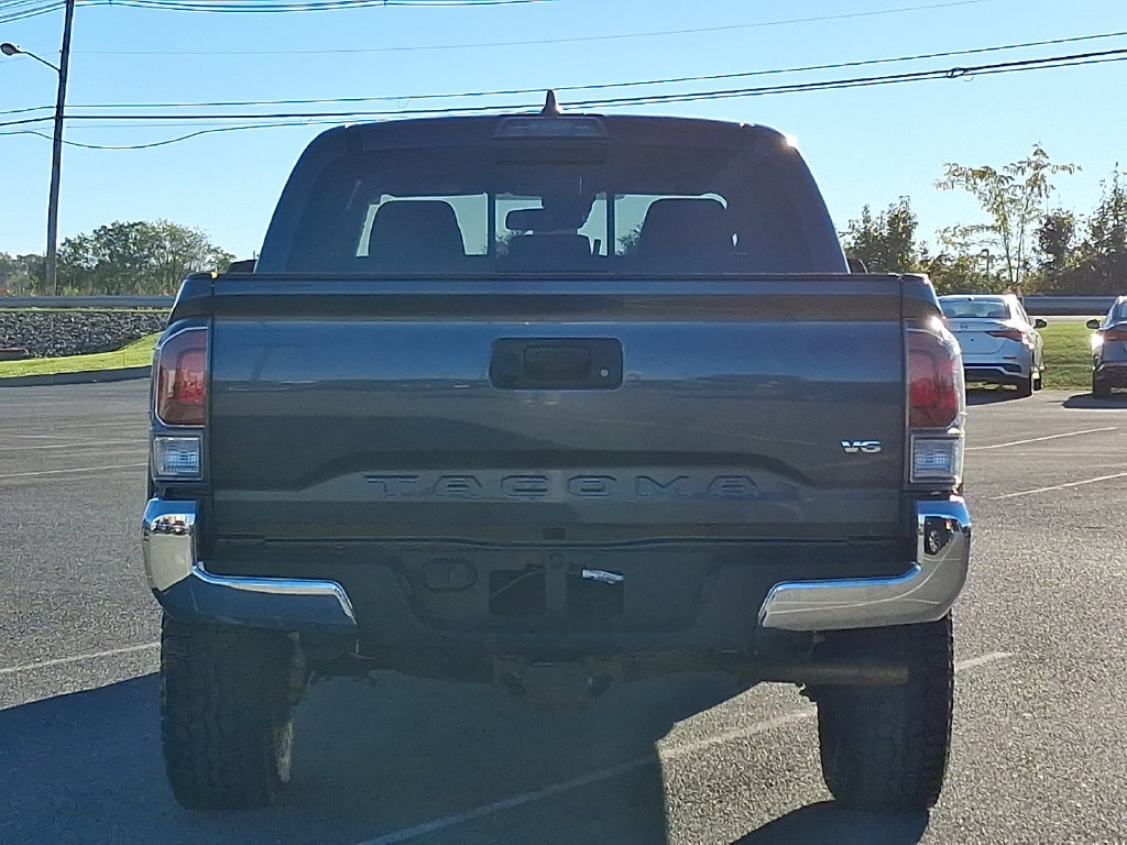 Used 2023 Toyota Tacoma TRD Off-Road AWD/4WD image 5