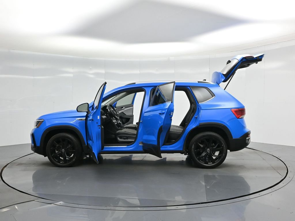 Used 2022 Volkswagen Taos SEL w/ Panoramic Sunroof Package image 56