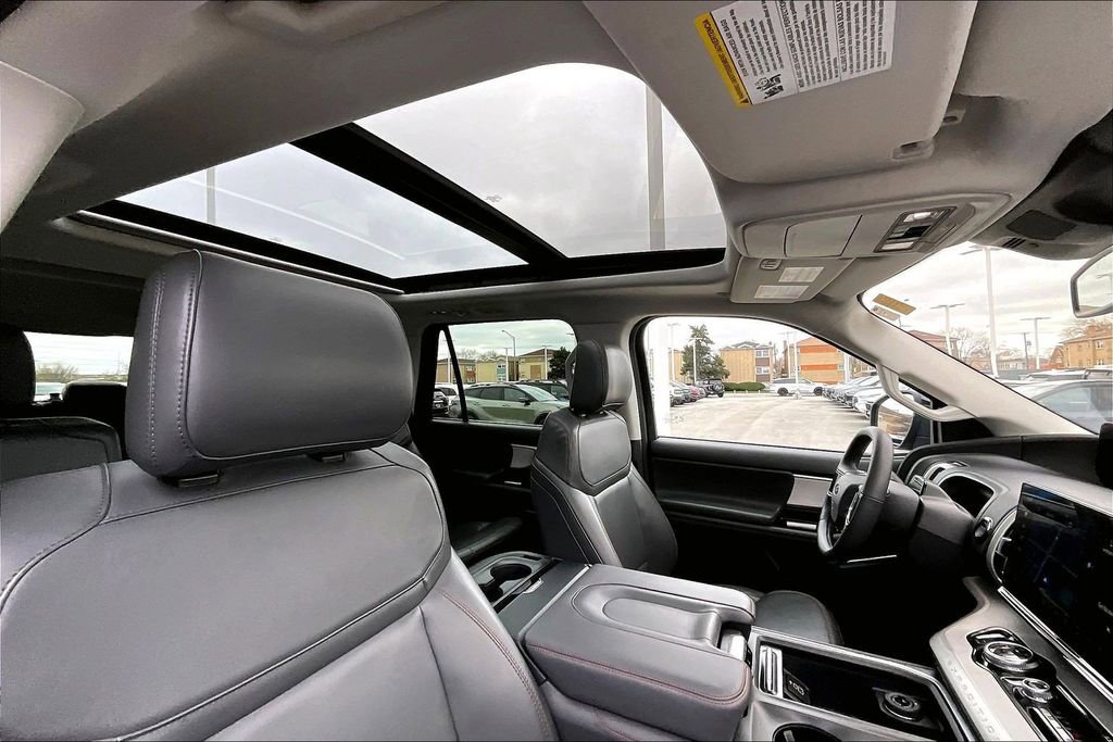 Certified 2025 Ford Expedition Active AWD/4WD image 21