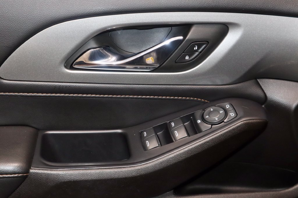 Used 2021 Chevrolet Traverse LT FWD image 23