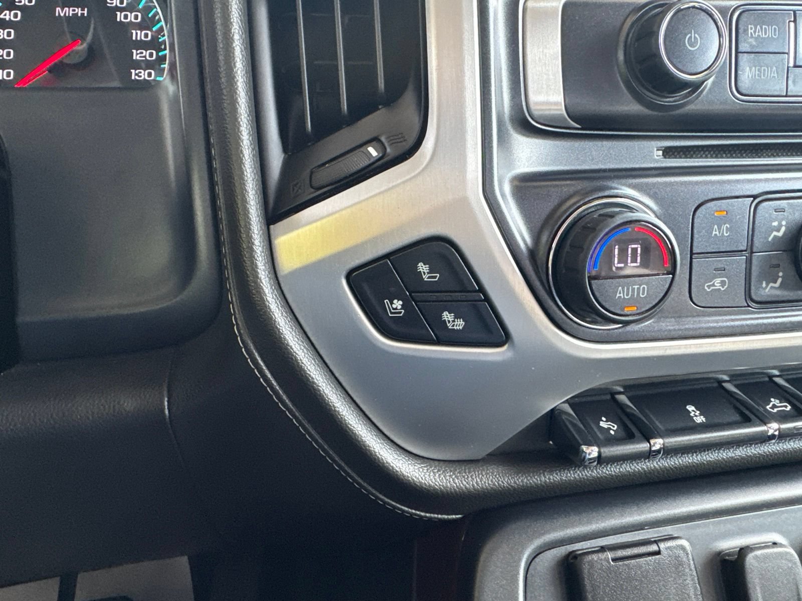 Used 2018 GMC Sierra 2500 SLT AWD/4WD image 36