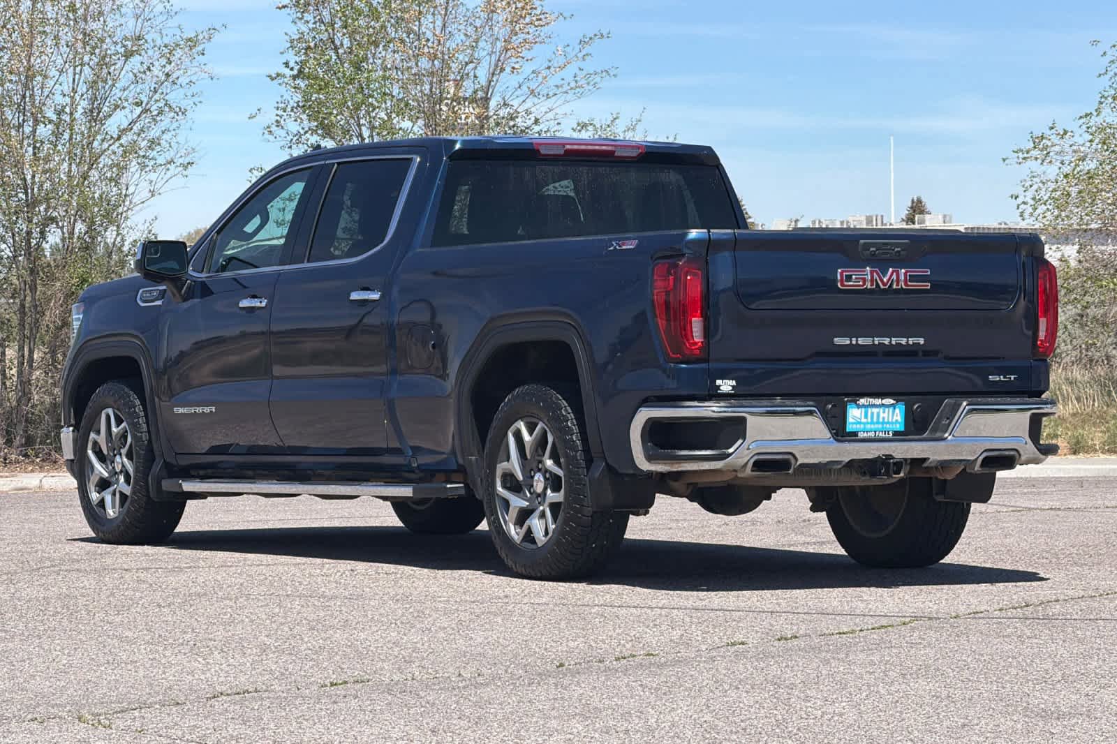 Used 2023 GMC Sierra 1500 SLT w/ SLT Premium Package AWD/4WD image 6