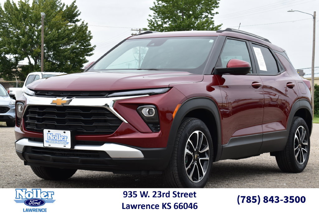 Used 2025 Chevrolet TrailBlazer LT AWD/4WD image 1