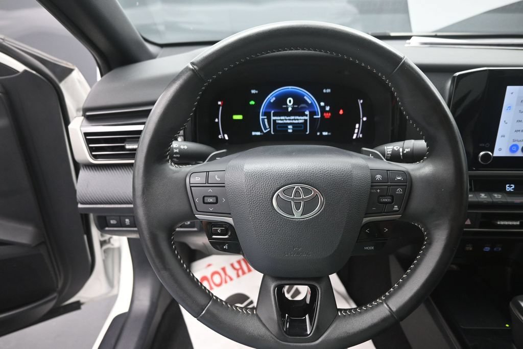 Used 2025 Toyota Camry SE FWD image 6