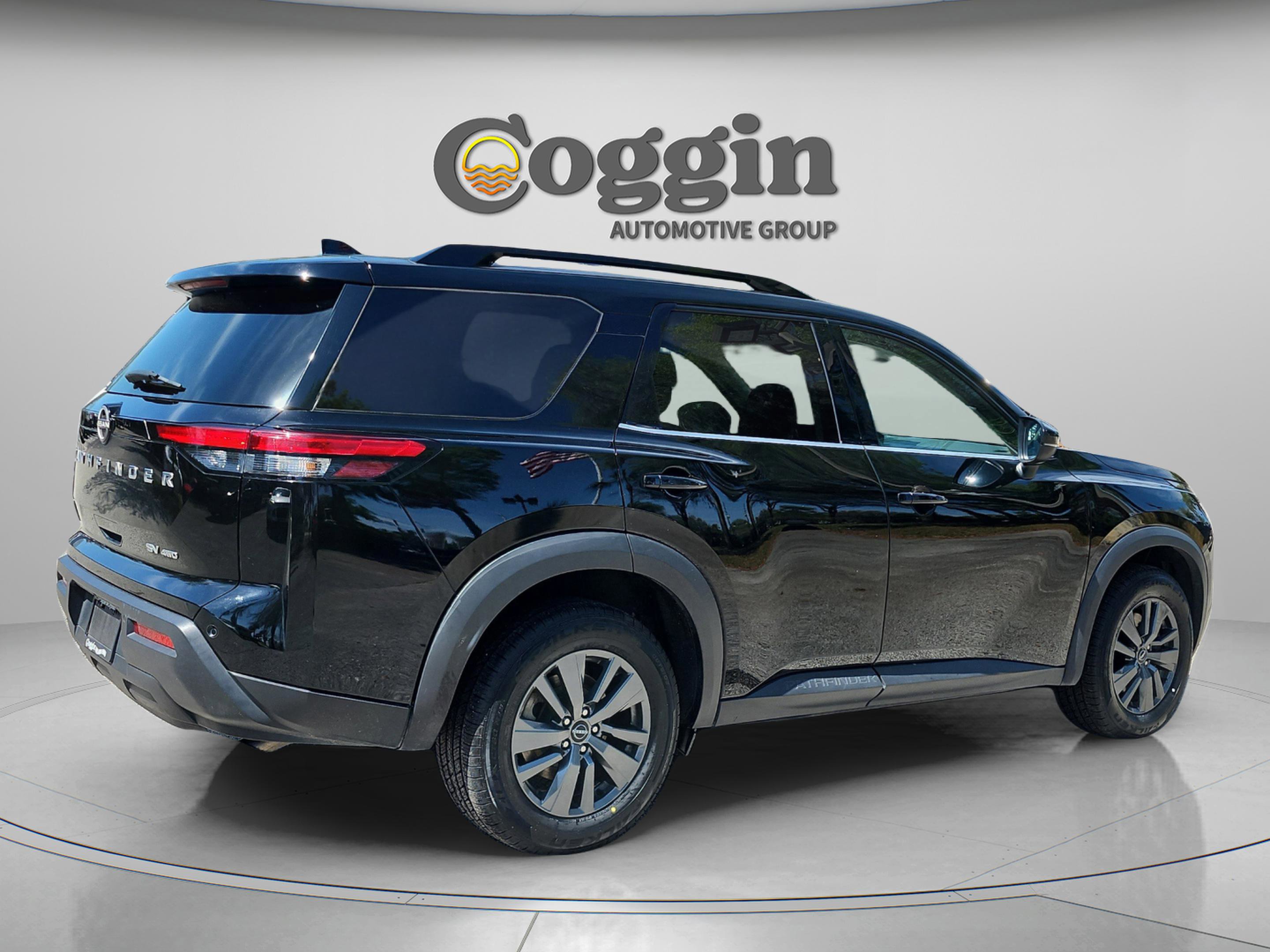 Used 2023 Nissan Pathfinder SV image 5