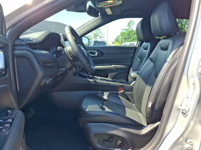 Used 2025 Jeep Compass Latitude w/ Convenience Group AWD/4WD image 17