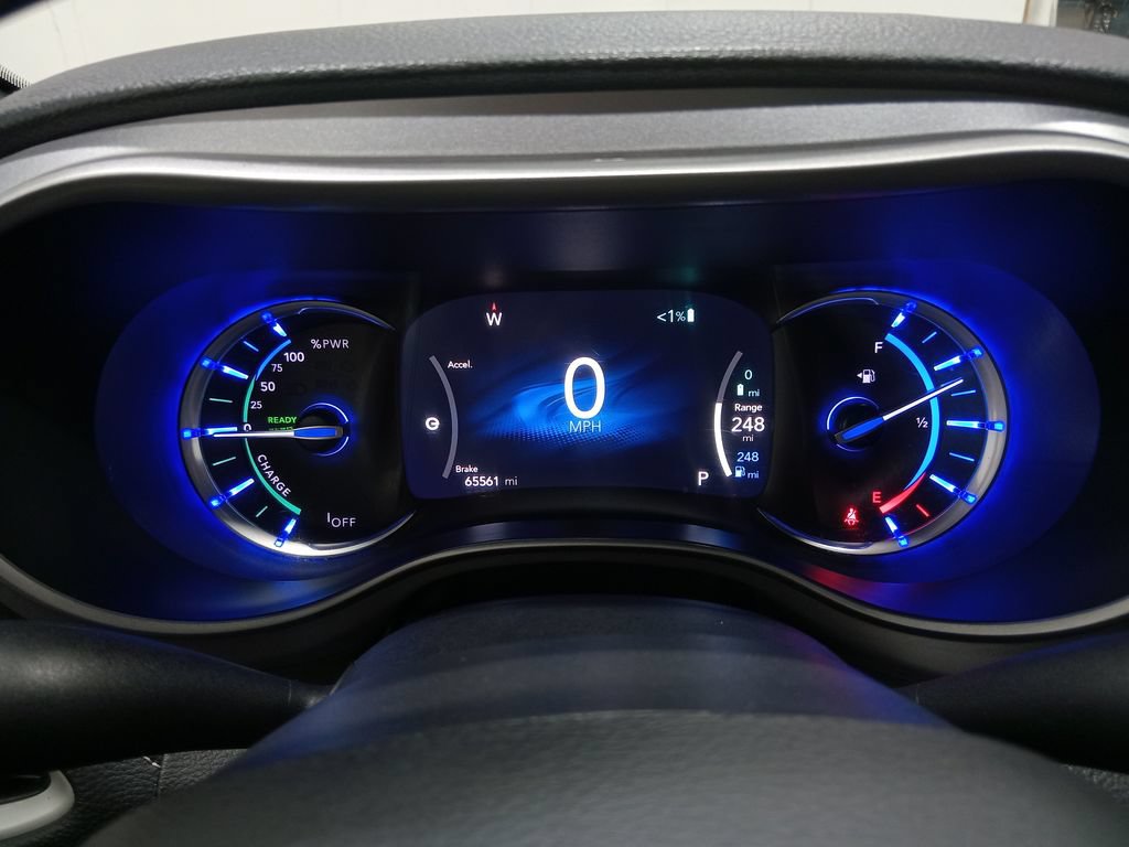 Used 2024 Chrysler Pacifica Limited FWD image 18