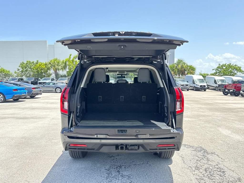 Certified 2025 Ford Expedition Active RWD image 33