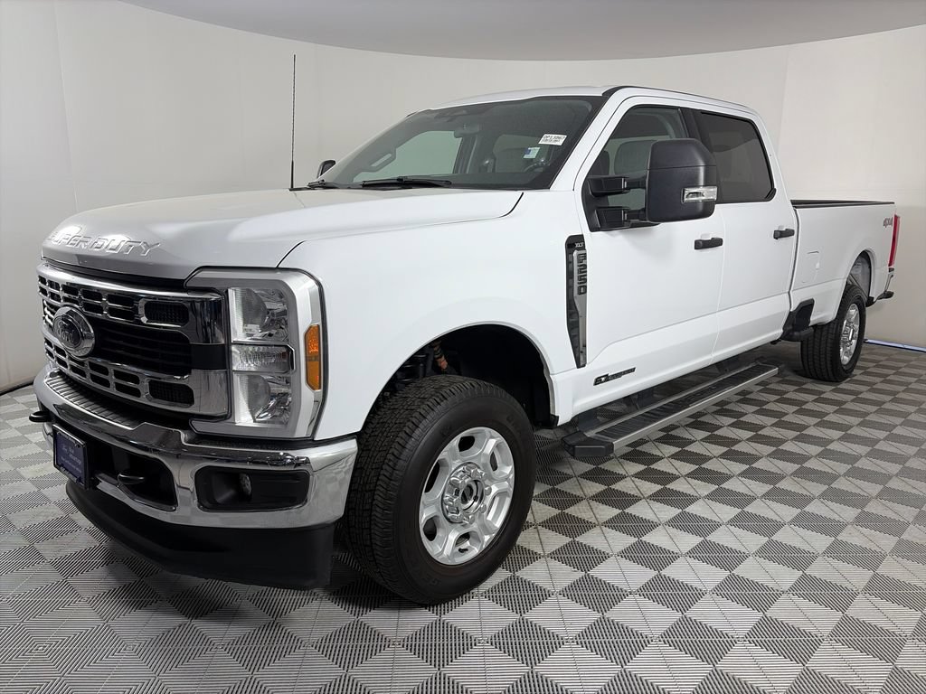 Certified 2025 Ford F250 XLT AWD/4WD image 3