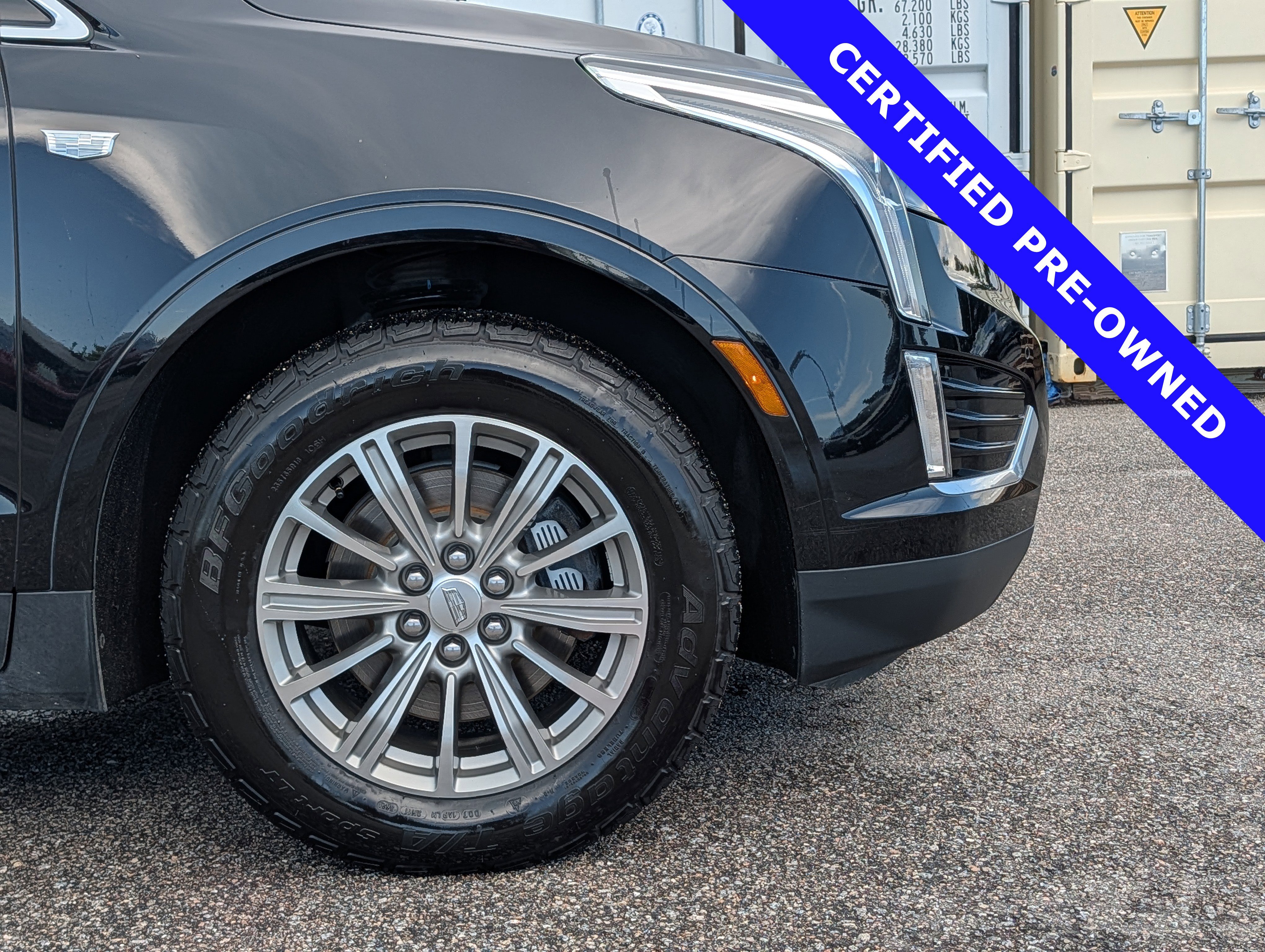 Used 2017 Cadillac XT5 Luxury w/ Driver Awareness Package FWD image 11